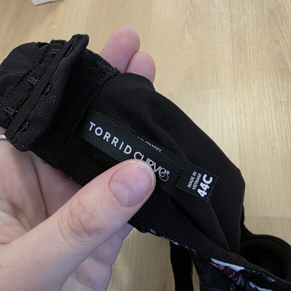 Torrid Curve Black Floral Skulls Gothic Padded Underwire T-Shirt Bra Size 44C - Picture 4 of 6